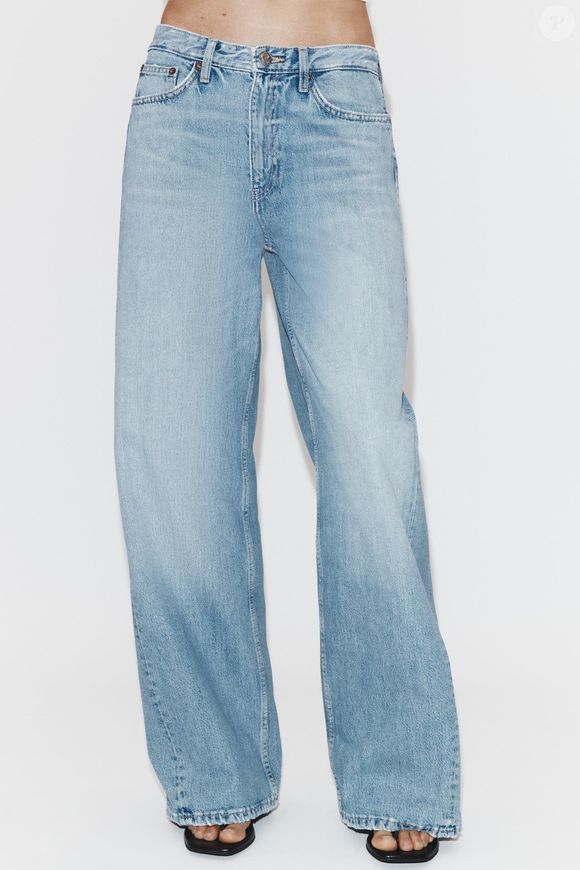 Conforto e elegância caminham juntos: o wide leg da Zara (R$ 279,00) com sapatilhas cria um look equilibrado e cheio de charme