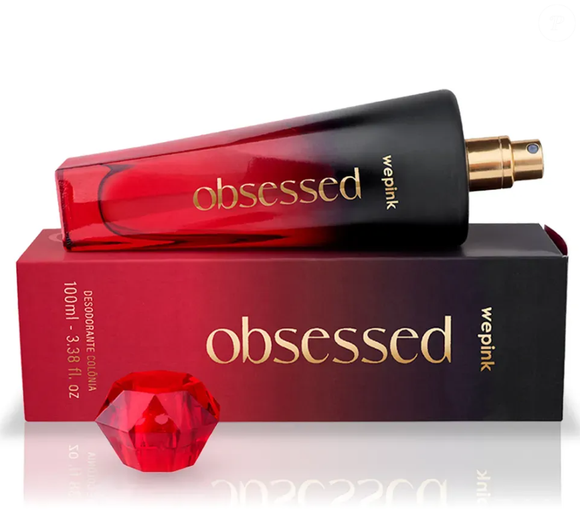 Perfume feminino Obsessed da WePink é um chypre floral amadeirado, promovendo rastro marcante com notas de cereja e baunilha por onde você passar.