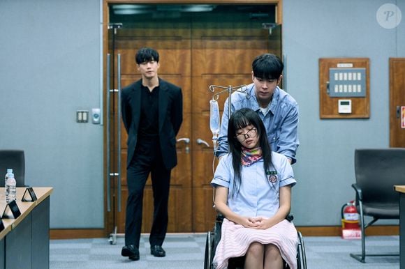 'Aprendendo a Lição' é dirigido por Hong Jong-chan, que também assina o sucesso 'Juvenile Justice'