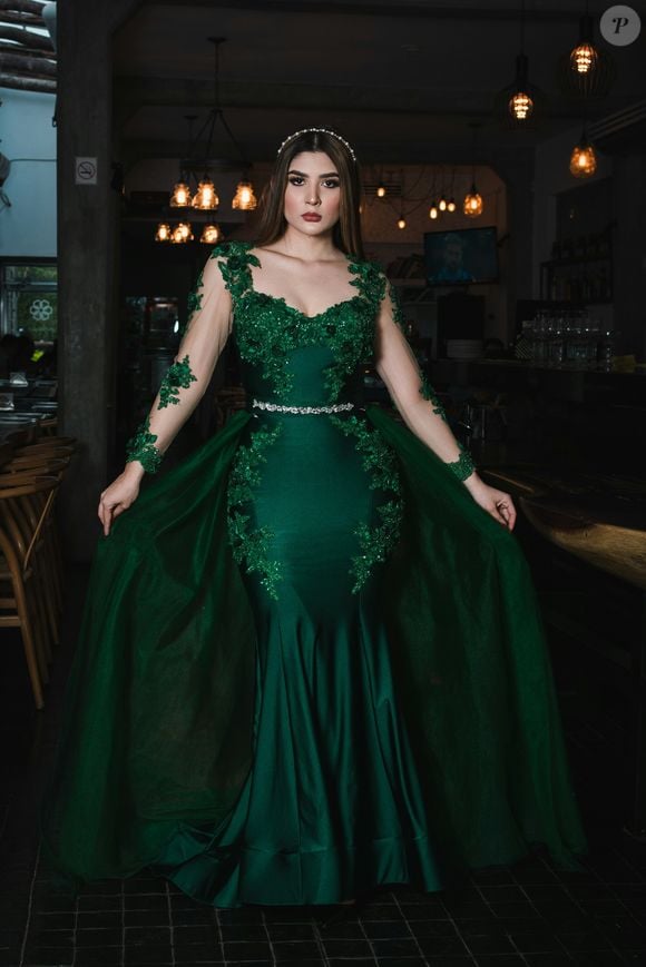 O verde esmeralda também transmite uma ideia de bem-estar e abertura para o novo, favorecendo relações pessoais e profissionais