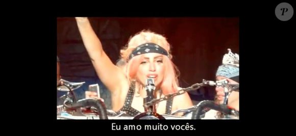 Mesmo com público menor que o esperado, Gaga se emocionou no palco, chorou sob chuva e se declarou ao público brasileiro
