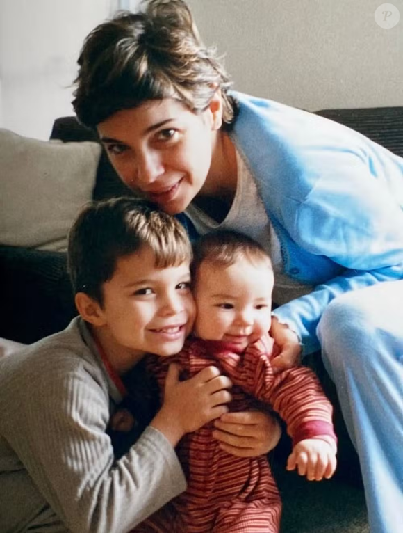 Renata Lo Prete e o jornalista Melchiades Filho são pais de Joaquim Lo Prete, de 29 anos, formado em Administração de Empresas e ex-integrante do departamento de marketing do São Paulo Futebol Clube, e Antônia Lo Prete, de 23 anos, formada em Ciências Políticas pela Universidade de Columbia, nos Estados Unidos. Discretos, os dois mantêm a vida pessoal longe dos holofotes