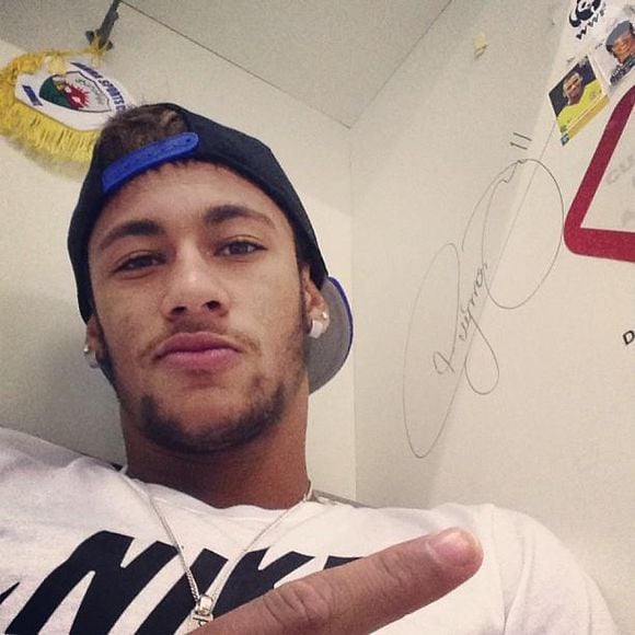 Neymar fez anos de história no Santos antes de dar seu primeiro passo internacional