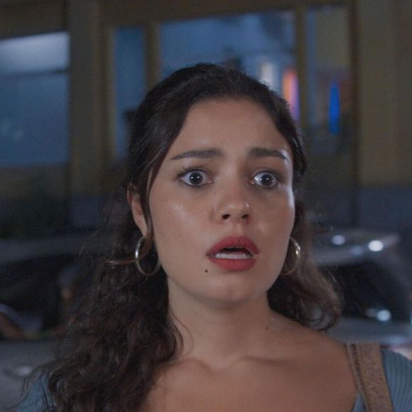 Gerluce (Sophie Chartlotte) faz parte do mito da supermulher: sobrecarregada, cuida de filha, mãe doente, namoro, pressão no trabalho e ainda perde a neta