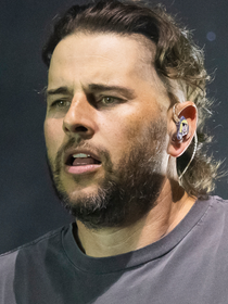 'Não tenho interesse em enviar uma mensagem neutra': o posicionamento político que fez vocalista do Avenged Sevenfold perder MILHARES de seguidores antes do Rock in Rio 2026