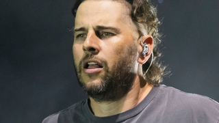 'Não tenho interesse em enviar uma mensagem neutra': o posicionamento político que fez vocalista do Avenged Sevenfold perder MILHARES de seguidores antes do Rock in Rio 2026