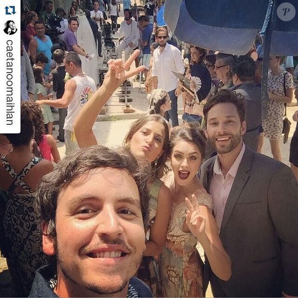 Atores durante confraternização no final da novela 'Além do Tempo', em 2016