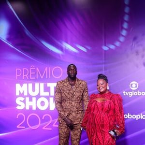 MC Carol apostou em um vestido vermelho no Prêmio Multishow 2024: