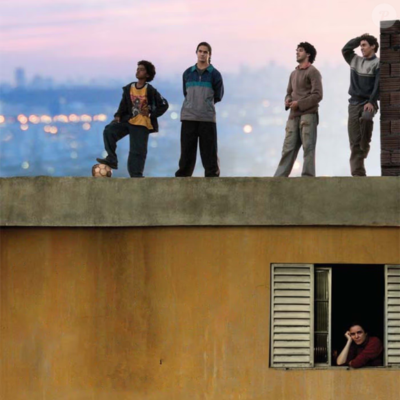 Últimos dias para assistir a 'Linha de Passe' na Netflix. O drama brasileiro de Walter Salles mistura futebol, maternidade, desigualdade e sonhos em um dos filmes nacionais mais elogiados dos anos 2000