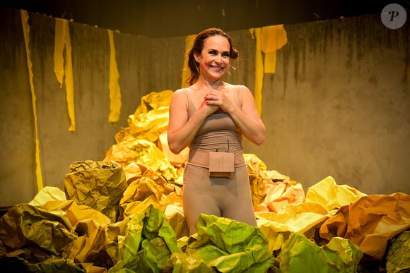 Gabriela Duarte está em cartaz no teatro Espaço, São Paulo, até 1º de junho de 2025 com 'O Papel de Parede e Eu'