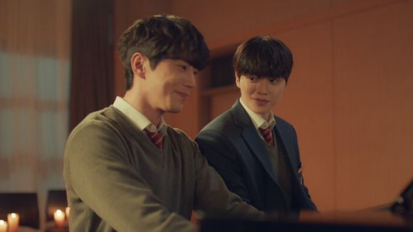 Estou obcecado pelo novo dorama da Netflix: essa série coreana de 12 episódios, estrelada por Song Kang, coloca a rivalidade e o descobrimento do primeiro amor no centro de tudo