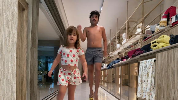 Minha afilhada pediu e eu não pude negar: as novas sandálias Melissa das 'Meninas Superpoderosas' com salto 'kitten heel' são estilosas e despertaram a nostalgia dos anos 90 e viraram o primeiro saltinho dela