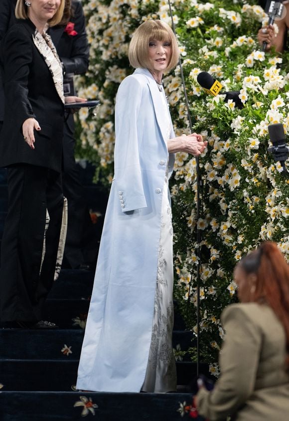 Anna Wintour transformou a Vogue ao misturar luxo com peças acessíveis e colocar celebridades nas capas