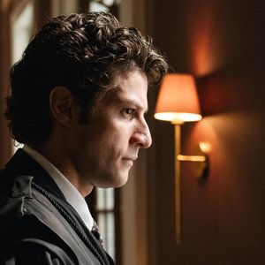A 2ª fase de 'Quem Ama Cuida' reserva um duro golpe para Adriana (Letícia Colin): ao deixar a prisão, ela descobrirá que Pedro (Chay Suede) se casou com a ex-namorada, Bruna (Fernanda Marques)