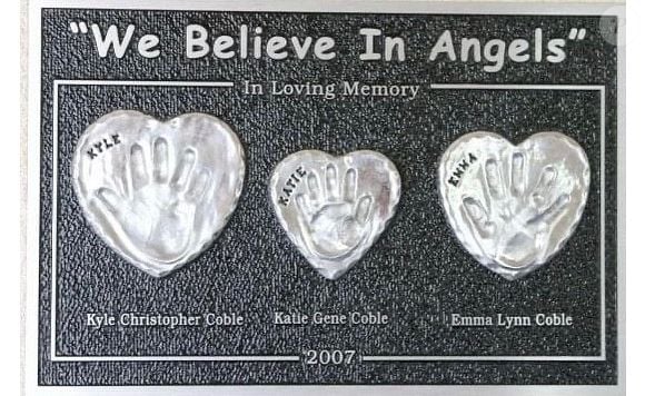 Lori Coble perdeu os três filhos em um acidente de carro. As crianças tinham 5, 4 e 2 anos