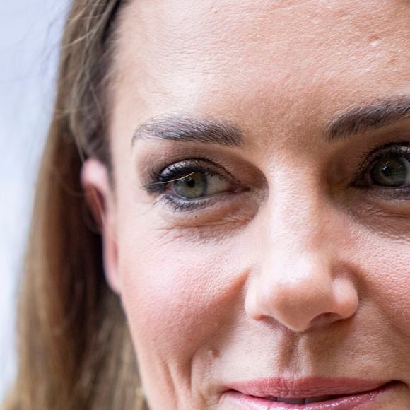 Nem maquiagem pesada, nem transformações radicais: técnica usada por Kate Middleton valoriza pele luminosa, sobrancelhas definidas e equilíbrio na produção
