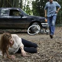 Capítulos de 'Além do Tempo' pegam fogo no mês de agosto: atropelamento de Lívia, vingança de Emília e mais 3 acontecimentos inesperados prometem virar a novela de cabeça para baixo