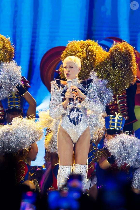 A gargalhada de Xuxa ao ouvir a ideia de fazer shows em estádios voltou a viralizar no X, antigo Twitter, justamente quando a apresentadora volta a reunir multidões pelo Brasil