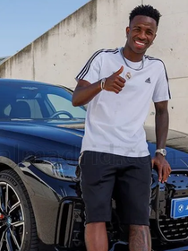 Lamborghini de R$ 4 milhões, Maybach raro e BMW elétrico: Vini Jr. tem coleção milionária de carros, mas não dirige nenhum por motivo curioso