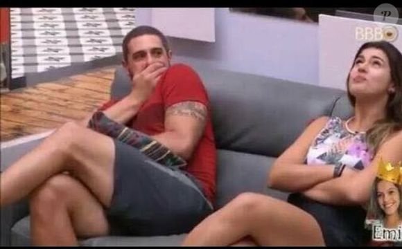 Vivian soltou um pum perto de Daniel no 'BBB 17' e tentou disfarçar