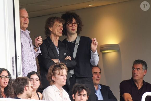 Mick Jagger foi ao jogo com o filho Lucas Jagger
