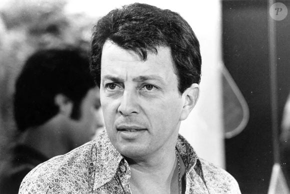 Renato Maia (Daniel Filho) inconformado com o casamento de Maria do Carmo (Regina Duarte) e Edu (Tony Ramos) na novela 'Rainha da Sucata' mata a prostituta Manon (Inês Galvão)