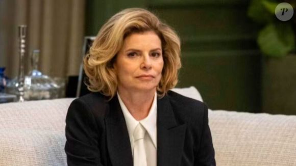 Na novela 'Vale Tudo', quando Odete Roitman (Debora Bloch) descobre que Ivan (Renato Góes) é do setor de suprimentos, decide demití-lo.