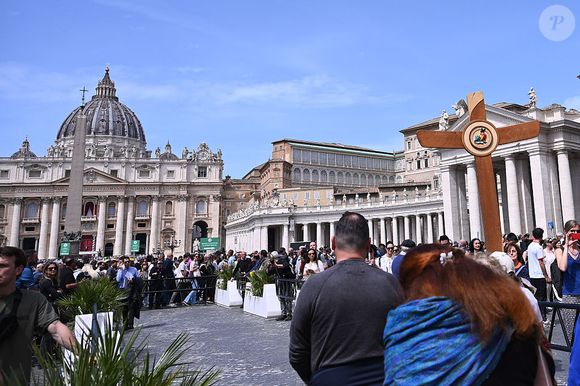 Roma, Itália: fiéis em peregrinação pela morte do Papa Francisco