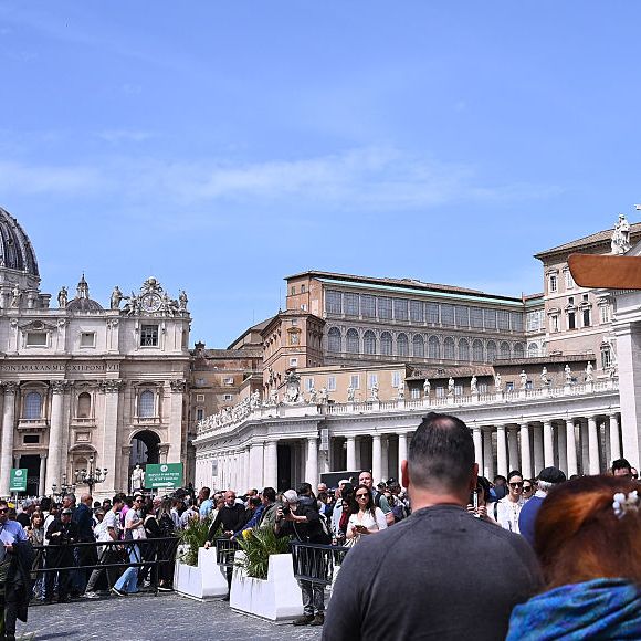 Roma, Itália: fiéis em peregrinação pela morte do Papa Francisco