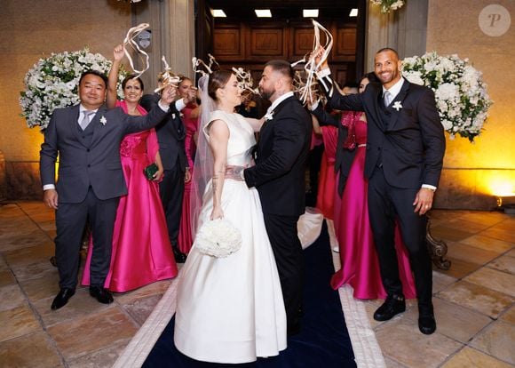 Casamento de Samara Pink e Thiago Stabile reuniu uma série de famosos em igreja de São Paulo