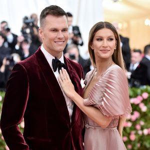 De acordo com o Daily Mail, Tom Brady guardou em uma gaveta a carta escrita por Gisele Bündchen e, em noites de reflexão, retirava o documento para reler e se lembrar de que precisava cuidar do casamento com a mesma dedicação que destinava à carreira