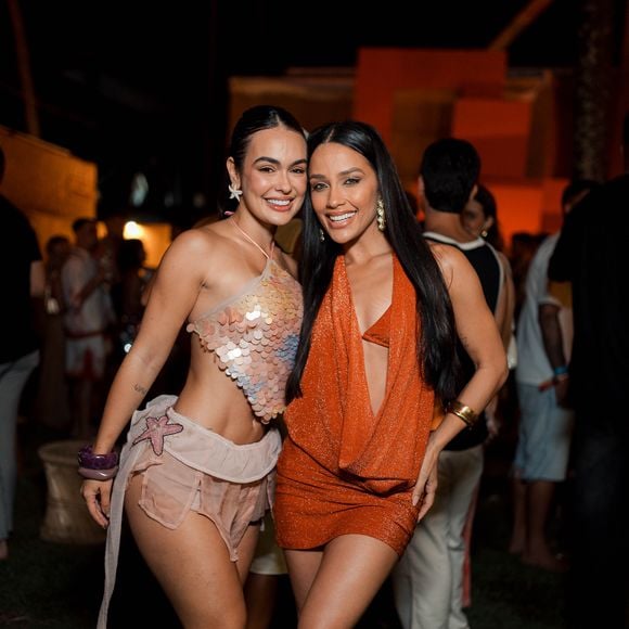 As ex-'BBBs' Eva e Larissa apostaram em looks curtinhos para a noitada