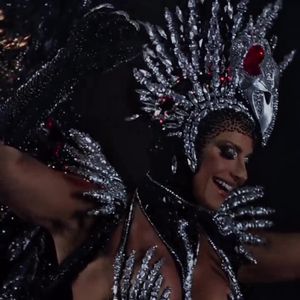 Viviane Araujo desfila como rainha de bateria do Salgueiro pelo 17º Carnaval
