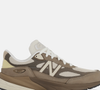 Os novos New Balance 990v6 em tom de areia do deserto reforçam a tendência do tênis elegante como alternativa aos mocassins nos looks de trabalho