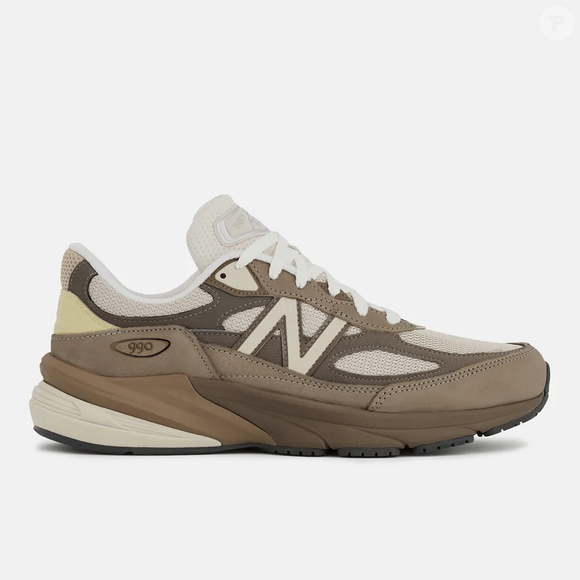 Os novos New Balance 990v6 em tom de areia do deserto reforçam a tendência do tênis elegante como alternativa aos mocassins nos looks de trabalho