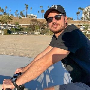 Marco Pigossi falou sobre seu processo desde que se descobriu gay