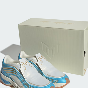 Apesar da grande procura, o Adistar Messi ainda não está disponível no site da Adidas Brasil. Atualmente, o modelo é vendido apenas em Portugal por 150 euros, valor equivalente a cerca de R$ 884,96 na cotação atual