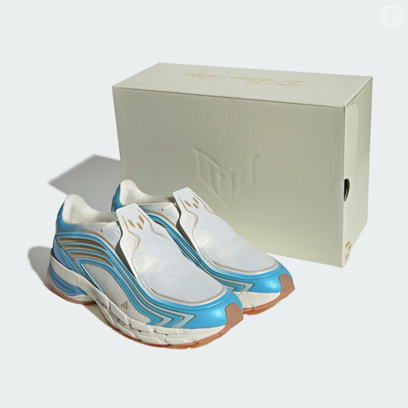 Apesar da grande procura, o Adistar Messi ainda não está disponível no site da Adidas Brasil. Atualmente, o modelo é vendido apenas em Portugal por 150 euros, valor equivalente a cerca de R$ 884,96 na cotação atual