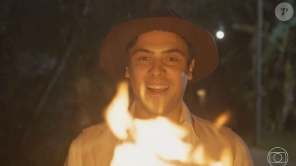 Candinho (Sergio Guizé) desafiou mula sem cabeça na novela 'Êta Mundo Melhor!'. magia na novela das seis da Globo