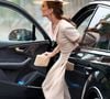 Vestido de R$ 4,7 mil, chapéu clássico e muita elegância: Kate Middleton chamou atenção no casamento de Peter Phillips