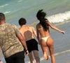Bruna Marquezine e Shawn Mendes começaram 2026 juntos em clima de romance. Os dois foram flagrados de mãos dadas em uma praia de São Miguel dos Milagres, em Alagoas, e encantaram fãs nas redes sociais