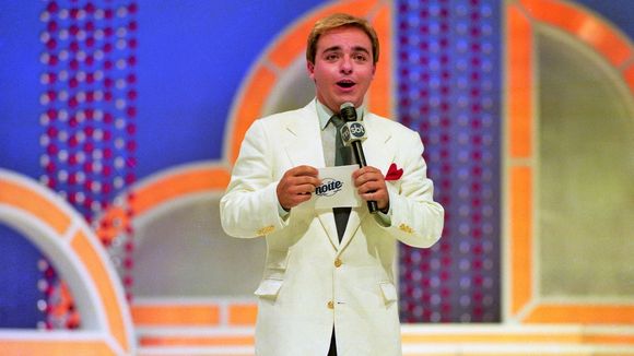 Há quase 40 anos, acidente com fogo levou Gugu às pressas para hospital durante gravação de quadro absurdo do 'Viva a Noite': 'Quase tragédia'