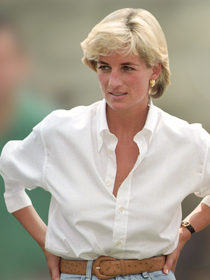 Schutz se inspira em Lady Di para criar os mocassins com cara de 'sapatos de avó' mais confortáveis e elegantes: loafers que a princesa combinava com blazer e jeans bem anos 90