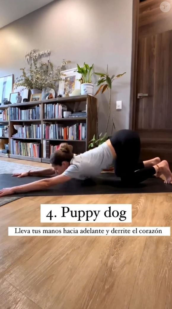 A posição do filhote da ioga é boa para se conectar com o seu eu interior e promover maior relaxamento da coluna durante o exercício.