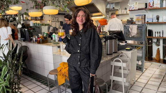 Esses novos Adidas na cor carvão são os tênis mais originais do momento e os favoritos entre as mulheres estilosas