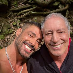 Em uma das fotos, Cauã Reymond apareceu ao lado do pai, José Marques, e encantou internautas