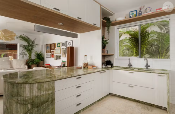 Linda cozinha decorada na casa de Alice Wegmann