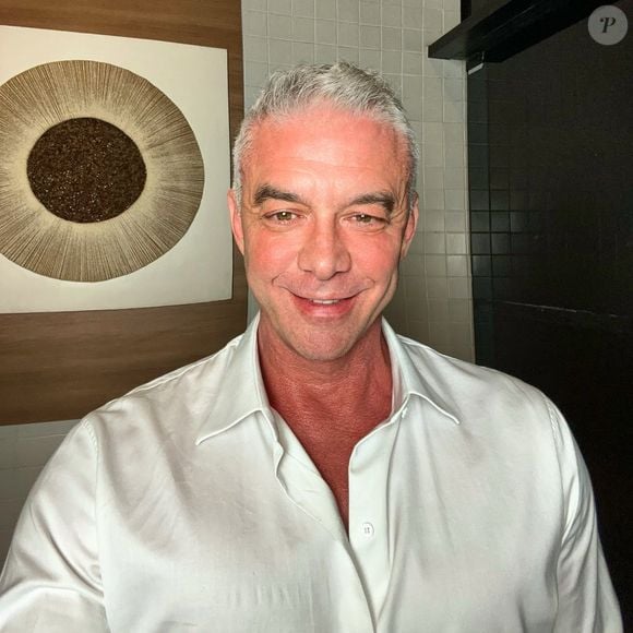 Alexandre Correa publicou a foto de um carro que, segundo ele, está na garagem da residência: ‘Quem tá entrando na casa, se não é comprador, porque ela não está à venda?’