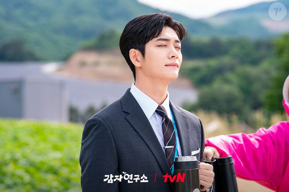 Kang Tae-oh também é o galã de 'Amor e Batatas', 'Na Direção do Amor' e 'O Conto de Nokdu'