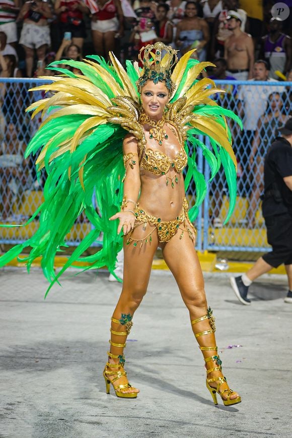 Cintia Dicker homenageou o desfile de Rosa Magalhães para a Imperatriz Leopoldinense em 1996